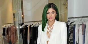 [FOTO] Ultah Ke 20, Kylie Jenner Rayakan Bareng Keluarga & Pacar