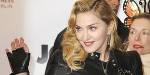 [Foto] Unggah Gambar Kontroversial, Madonna Kecewakan Penggemar!