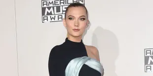 Foto Untuk Vogue, Karlie Kloss Pakai Headpiece Karya Anak Bangsa