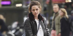 [FOTO] Usai Ciuman, Kristen Stewart Peluk Mesra Pacar Wanitanya