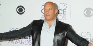 FOTO: Vin Diesel Nampak Emosional di Poster 'FAST &#38; FURIOUS 8'