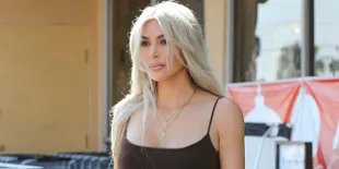 [FOTO] Wajah Bayi ke-3 Kim Kardashian Terungkap di Video Kylie Jenner