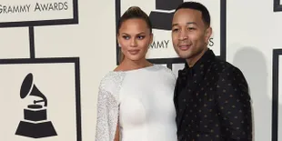 [FOTO] Wajah Cantik Bayi Chrissy Teigen, Selucu John Legend!