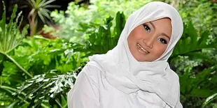 [Foto] Wedges, Alas Kaki Andalan Fatin Shidqia