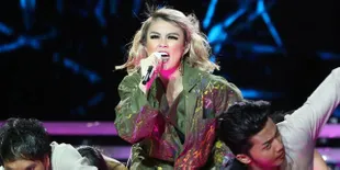 [FOTO] Wijin Ulang Tahun, Agnes Monica Beri Sepucuk Surat Cinta