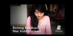 Gadis Cantik Ini Mainkan Lagu Nike Ardilla Dengan Manis