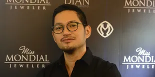 Gaji Pertama Jadi VJ MTV, Evan Sanders Berikan Hadiah Ini Pada Ibunya