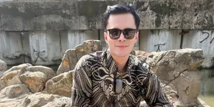 Gandeng Brimob Polri, Crazy Rich Jambi Dokter Oky Pratama Bagi-Bagi Sembako Gratis