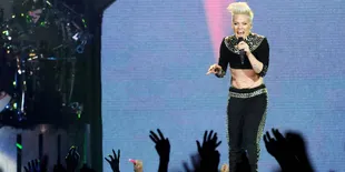 Gangguan Pita Suara, Pink Ogah Tampil Lipsync