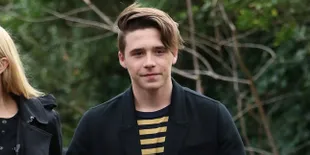 Ganteng Hot, Brooklyn Beckham Pamer Perut Seksi