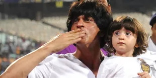 Gara-Gara Ini, SRK Kurangi Unggah Foto AbRam Khan di Media Sosial