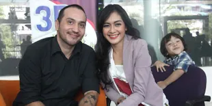 Gary Iskak dan Richa Novisha Tak Mau Terlalu Memanjakan Anak