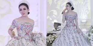 Gaun Pengantin Mewah Syahrini di Gala Dinner Sempat Muncul di Fashion Show