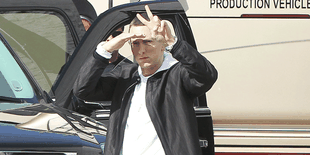 Gawat! Eminem Ketahuan Lipsync!