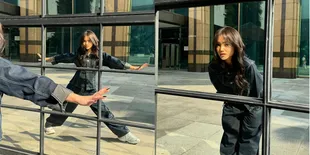 Gaya Fashion Fuji Dalam Balutan Denim, Padukan Dengan Sneakers Hidupkan Kesan Modern