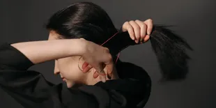 Gaya Ikat Rambut Wanita Simpel untuk Tampilan Rapi dan Stylish, dari Ponytail hingga Top Knot