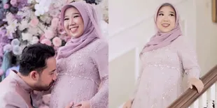 7 Gaya Kiky Saputri di Pengajian 4 Bulan Kehamilan, Tampil Cantik dengan Dress Ungu - Ungkap Syukur Sekaligus Doa