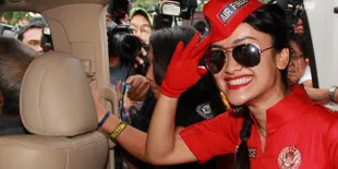 Gaya Sumpah Pemuda Ala Julia Perez, Cantik!