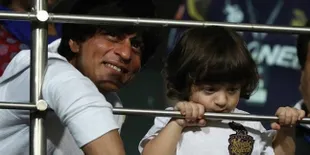 Gendong Nempel Shahrukh Khan, AbRam Khan Terlihat Makin Kurus