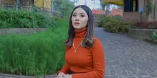 Ghea Youbi Lontarkan Kalimat dan Sindiran Pedas Lewat 'Kamu Halu'