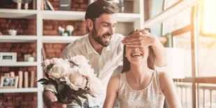 Gifting Season Moment ala Film Hollywood yang Bisa Ditiru Sebagai Kejutan Manis untuk Si Dia