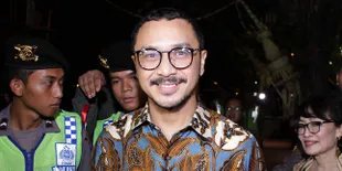 Giring Nidji Nikmati Sajian Gudeg Dengan Bubur Istimewa di Nikahan Kahiyang