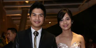 Glenn Alinskie - Chelsea Olivia Berpose Layaknya Pengantin