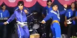 Goyangan Duo Ular Ini Bakal Bikin Kamu Tersedak Saat Makan