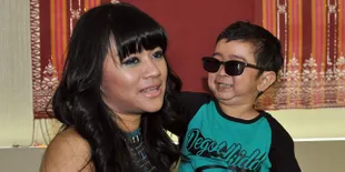 Gugat Cerai, Daus Mini dan Istri Masih Tinggal Serumah