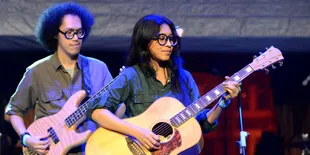 Gunung Kelud Meletus, Endah N Rhesa Tunda Konser di Pesawat