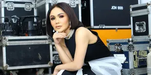Hadir di Acara Siraman Aurel Hermansyah, Yuni Shara Senang Lihat Keponakannya Cantik Pakai Konde Jawa
