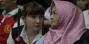 Hadir di Persidangan, Roro Fitria Senang Sempat Makan Bareng Sang Bunda