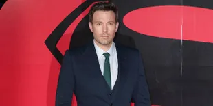 Hadiri Acara Penting, Ben Affleck Malah Lupa Kancingkan Celana