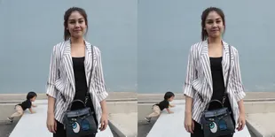 Hadiri Award, Vanesha Prescilla Tampil Cantik & Glamor Dalam Balutan Warna Gold