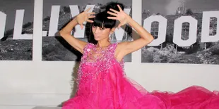 Hadiri MTV Movie Awards, Bai Ling Tampil Hot Dengan Kostum Naga