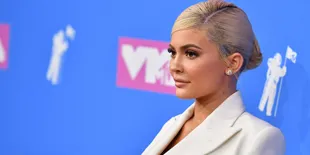 Halloween Pertama Bareng Anak, Kylie Jenner - Stormi Pilih Kostum Kembar