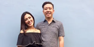 Hamil Anak Pertama, Ini Kado Suami Kepada Rey Utami