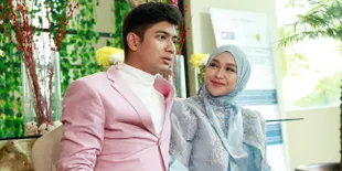 Hamil Bikin Ria Ricis Gampang Menangis, Begini Cara Manis Teuku Ryan Menenangkan...