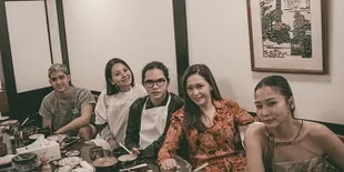 Hangout di Jepang, Maia Estianty Kembaran Baju Dengan Alyssa Daguise