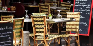 Hangout Romatis di Kafe Sekitar Eiffel, Yuk!