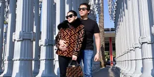 Harga Jaket Syahrini Saat Liburan Ke Amerika, Bisa Buat Beli Mobil Minibus Cash!