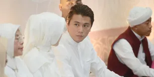 Harga Kaos Oblong Reino Barack yang Disebut Syahrini Jadi Baju Sehari-hari, Bikin Kantong Menjerit