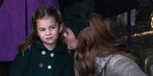 Hari Ibu, Kensington Palace Rilis Foto Kate Middleton Saat Gendong Princess Charlotte