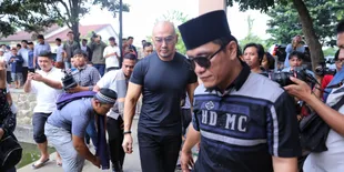 Hari Ini, Deddy Corbuzier Laksanakan Shalat Jumat Untuk Pertama Kalinya