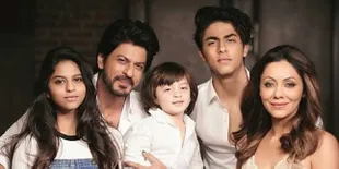 Hasil Jadi Pemotretan Keluarga SRK, AbRam Ganteng Pakai Jas