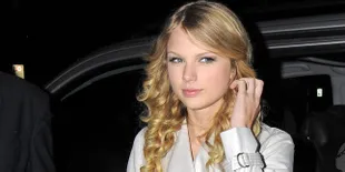 Headband Kini Jadi Aksesori Favorit Taylor Swift