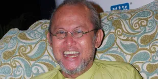 Hebat! Meski Sakit Pepeng Tetap Semangat Selesaikan Studinya