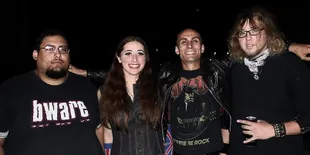 Heboh! Band Get Shot Bikin Video Porno di Halaman Gereja