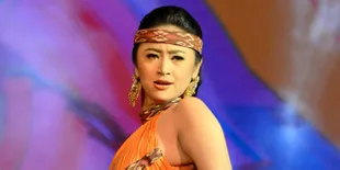 Heboh Karena Foto Tanpa Busana, Dewi Perssik Tutup Akun Instagram