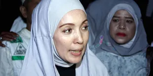 Henidar Amroe Konsisten Berjilbab Setelah Diyakinkan Uje